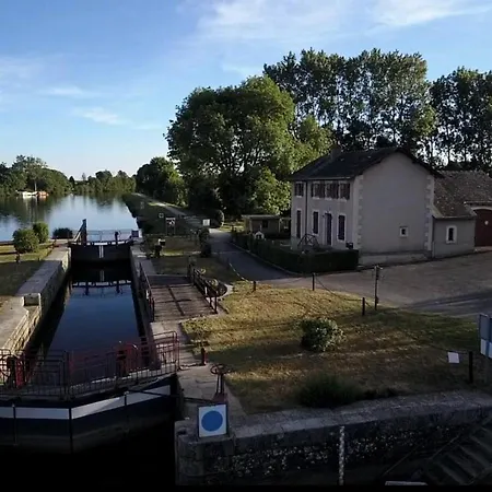 Hostel Mara Riviere D'etape Sur La Velo Francette *
