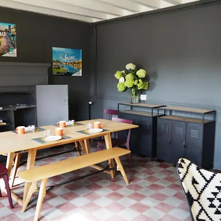 Mara Riviere D'etape Sur La Velo Francette *