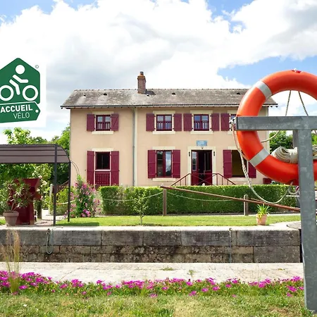 Mara Riviere D'etape Sur La Velo Francette * La Jaille-Yvon