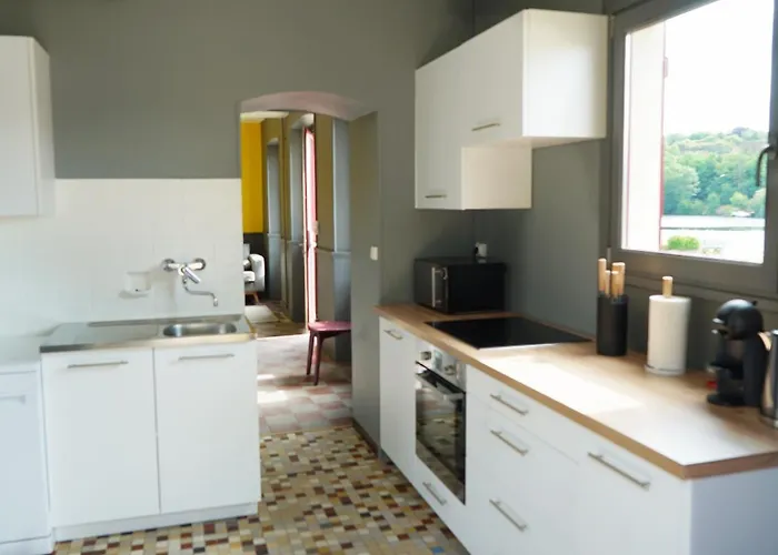 Mara Riviere D'étape Sur La Vélo Francette